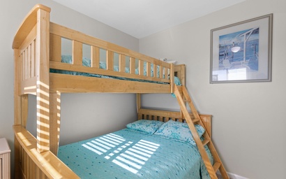 Fins to the Right- West 34