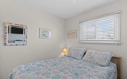 Fins to the Right- West 32