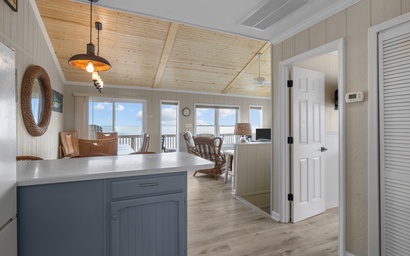 Drift Right Inn- West 11