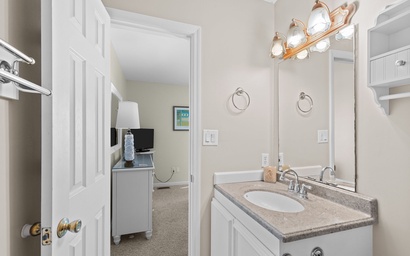 Fins to the Right- West 28