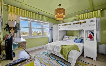 Sparks Shorething East 24