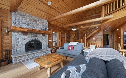 The Log Home of Fish Creek 3