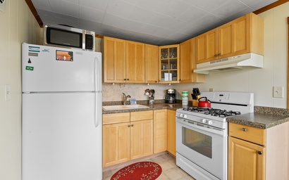 Sunset Shores - Water's Edge Cottage #2 9