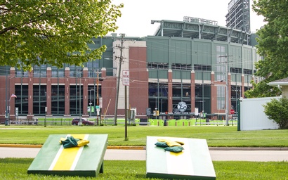 Gold Getaway (2014) 3