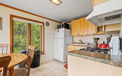 Sunset Shores - Water's Edge Cottage #2 7