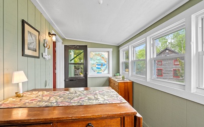 Sunset Shores - Water's Edge Cottage #2 5