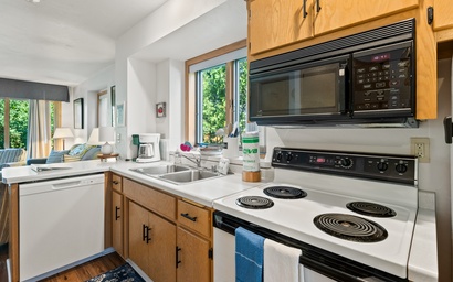 Holiday by the Bay (Unit A-4) 8