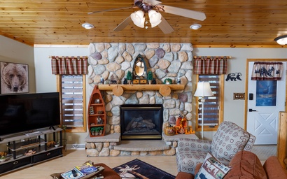 T&J Northwoods Cabin 9