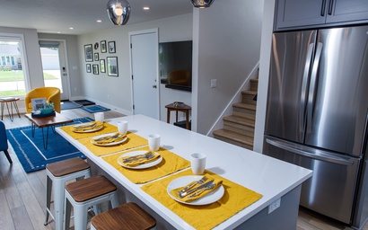 Gold Getaway (2014) 2