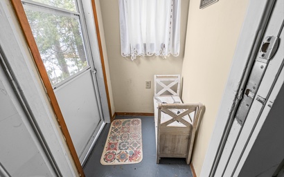 Stowaway Upper Deck 6