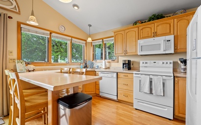 Sunset Shores - Lakeside Cabin #1 9