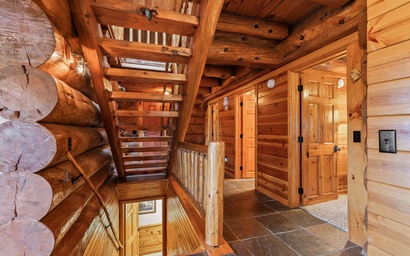 Log Retreat at Fish Creek 9