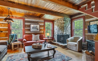 Log Cabin on Kangaroo Lake