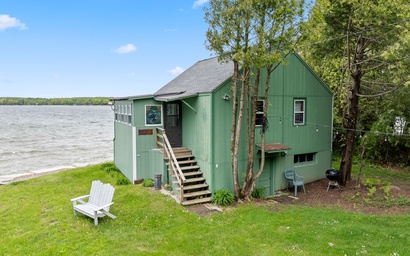 Sunset Shores - Water's Edge Cottage #2 4