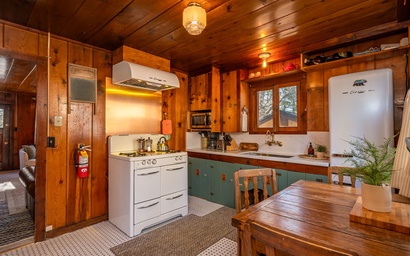 Velvet Cub Hideaway 6