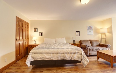 VS553 Village Square Hotel Room 3