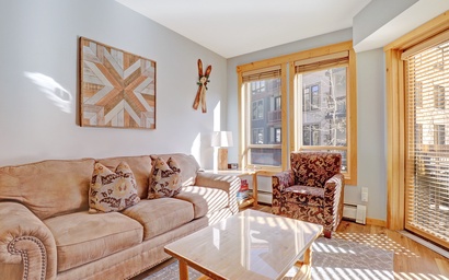 TX212 Taylors Crossing