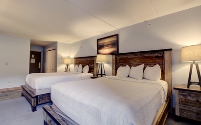 MP506H Mountain Plaza Hotel Room Hot Tub 5