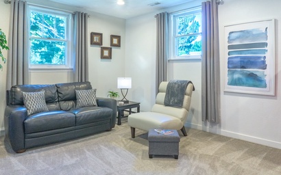 Entire Guest Suite in Lakewood (Front Unit) 3