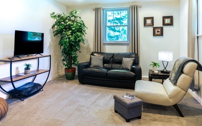 Entire Guest Suite in Lakewood (Front Unit) 2