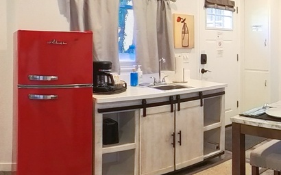 Entire Guest Suite in Lakewood (Front Unit)