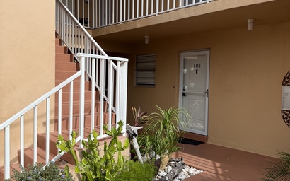 Naples Bay Clam Diggers_ Monthly Waterfront Condo with Private Boat Dock 5