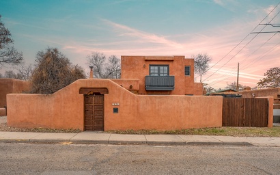 Don Juan Adobe w/ Kiva Fireplace and Patio 4