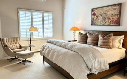 East Alameda Casa: Walk to Plaza & Canyon Rd | 2BR Condo w/ Patio 2