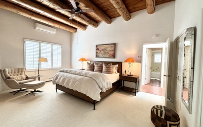East Alameda Casa: Walk to Plaza & Canyon Rd | 2BR Condo w/ Patio 3