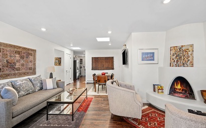 Palace of the Sleeping Dog – Tres: 3 bedroom, 3 bath Townhome • Walk to Plaza • A/C • Pet Friendly 2