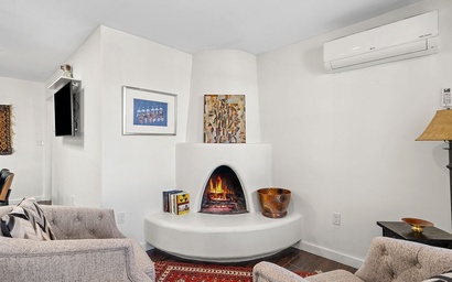 Palace of the Sleeping Dog – Tres: 3 bedroom, 3 bath Townhome • Walk to Plaza • A/C • Pet Friendly 5