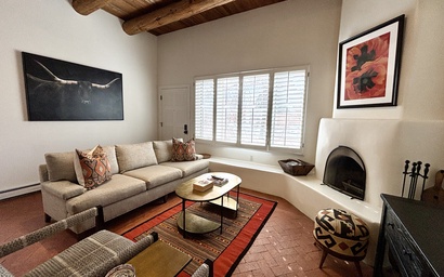 East Alameda Casa: Walk to Plaza & Canyon Rd | 2BR Condo w/ Patio 5