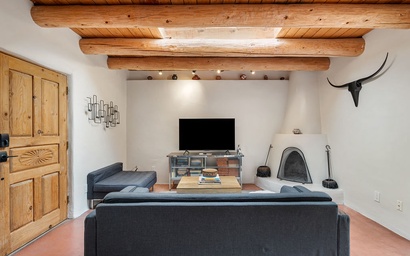 Don Juan Adobe w/ Kiva Fireplace and Patio 2