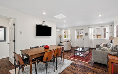 Palace of the Sleeping Dog – Tres: 3 bedroom, 3 bath Townhome • Walk to Plaza • A/C • Pet Friendly 3