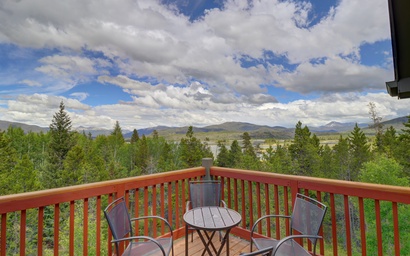 Prospect Point 3Br+Den 3.5Ba 5