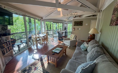 Treetopper Knoll Chalet 2