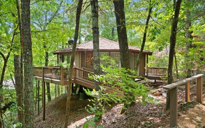 Treetopper Knoll Chalet 23