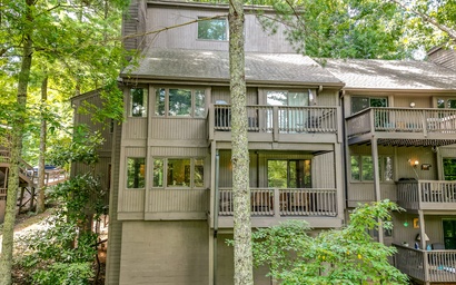 Retreat at Lake Sconti 33