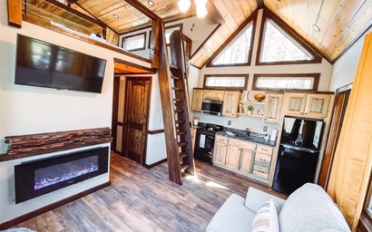 Misty Mountain Treehouse 4