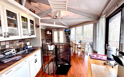 Featured Property Treetopper Knoll Chalet