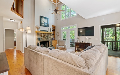 Cozy Mountain Getaway 10