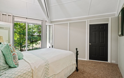 Treetopper Knoll Chalet 6