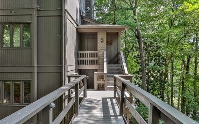 Retreat at Lake Sconti 29