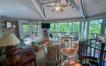 Treetopper Knoll Chalet 13
