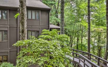 Retreat at Lake Sconti 27