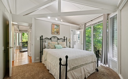 Treetopper Knoll Chalet 5