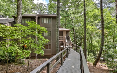 Retreat at Lake Sconti 28