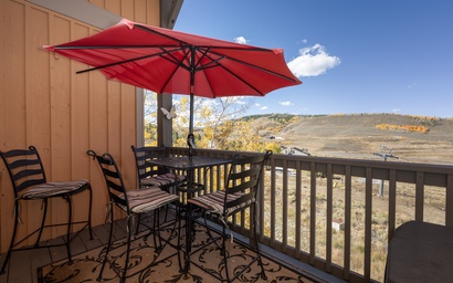 Kicking Horse Palomino 7-302 4