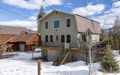 874 Kinnikinnick Rd
