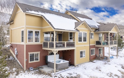 100 Fairway Lane